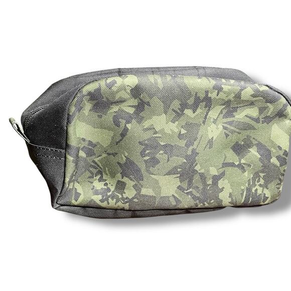 Timberland Core Canvas Travel Kit Toiletry Bag Groom Cosmetic Makeup Dopp Camo - Picture 9 of 12